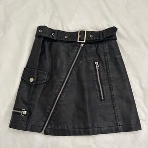 Leather mini skirt with belt and zippers